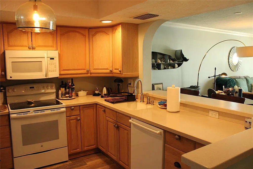 2 bed, 2.0 bath, 1364 sqft, $2,495 — Photo 4