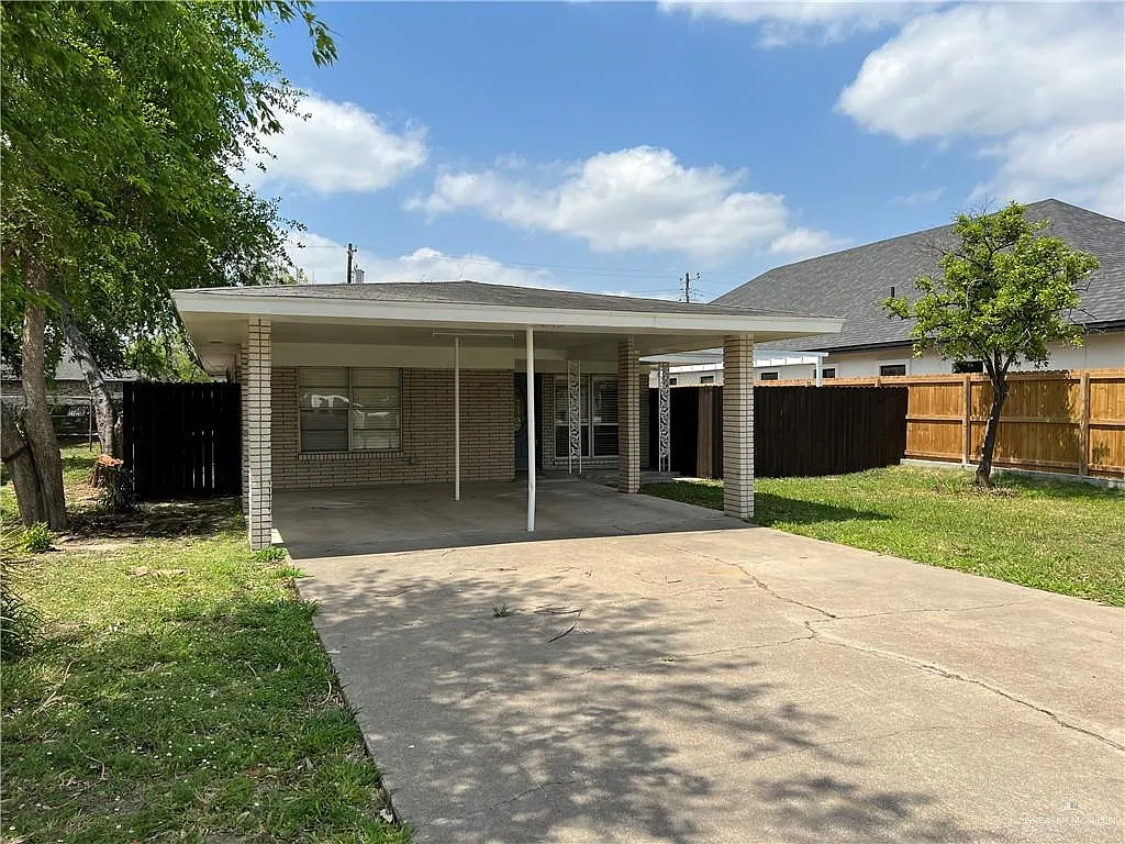 4 bed, 3.0 bath, 2092 sqft, $1,900 — Photo 1