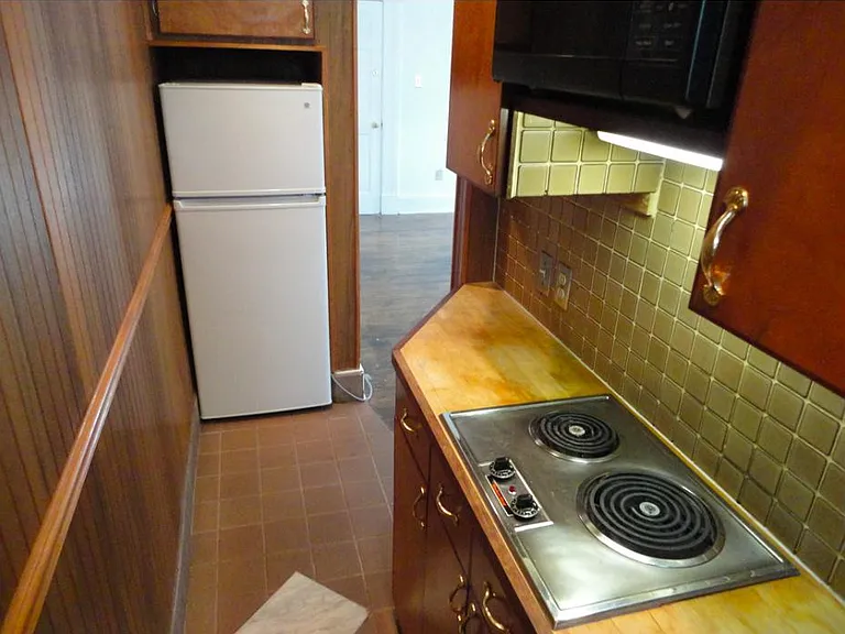 604 Madison Ave #2R — Photo 4