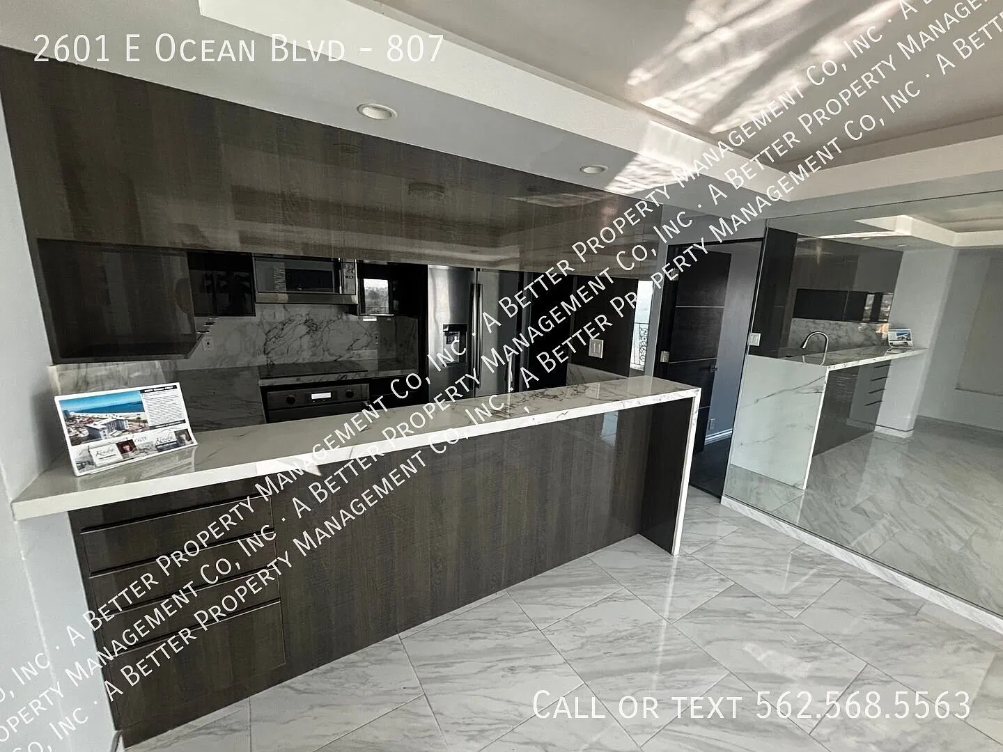 Luxury Designed Penthouse Condo - All Modern Remodeled In Versailles Building - X2 Gated Parking ... — Photo 4