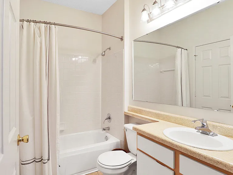 The Grove at Pleasant Valley Apartment Homes — Photo 20