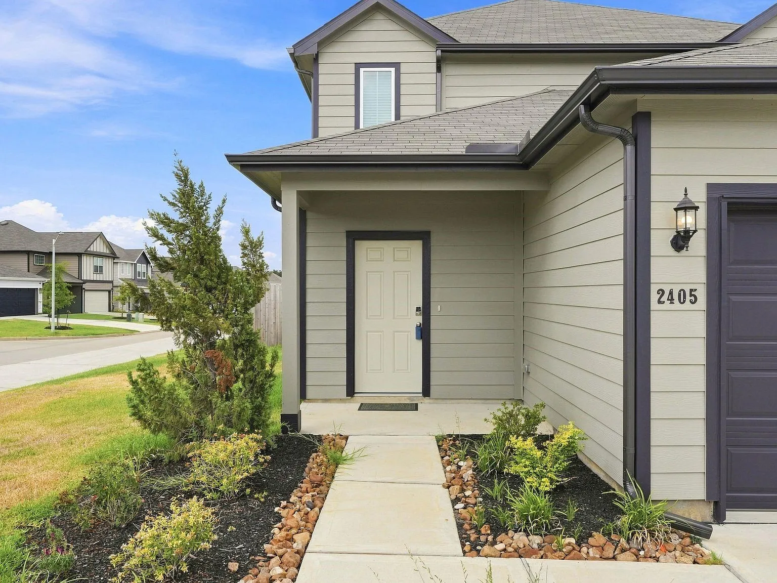 5 bed, 3.5 bath, 2622 sqft, $2,700 — Photo 3