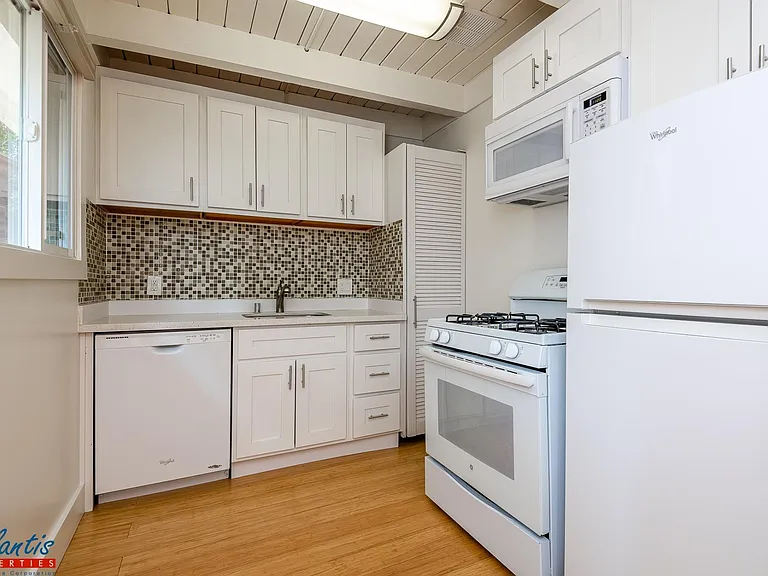 601 Middle Rd #8 — Photo 5