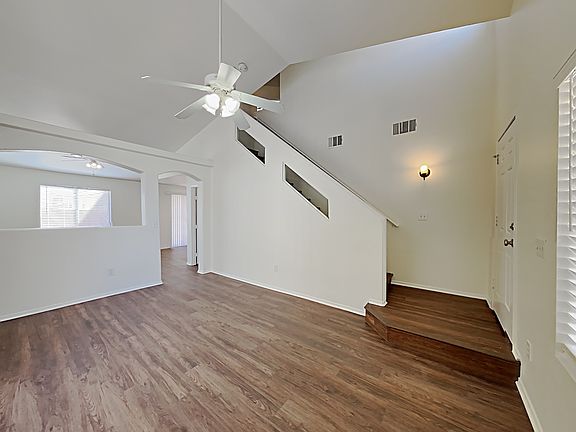 3rd image of 3604 Chateau Meadow St