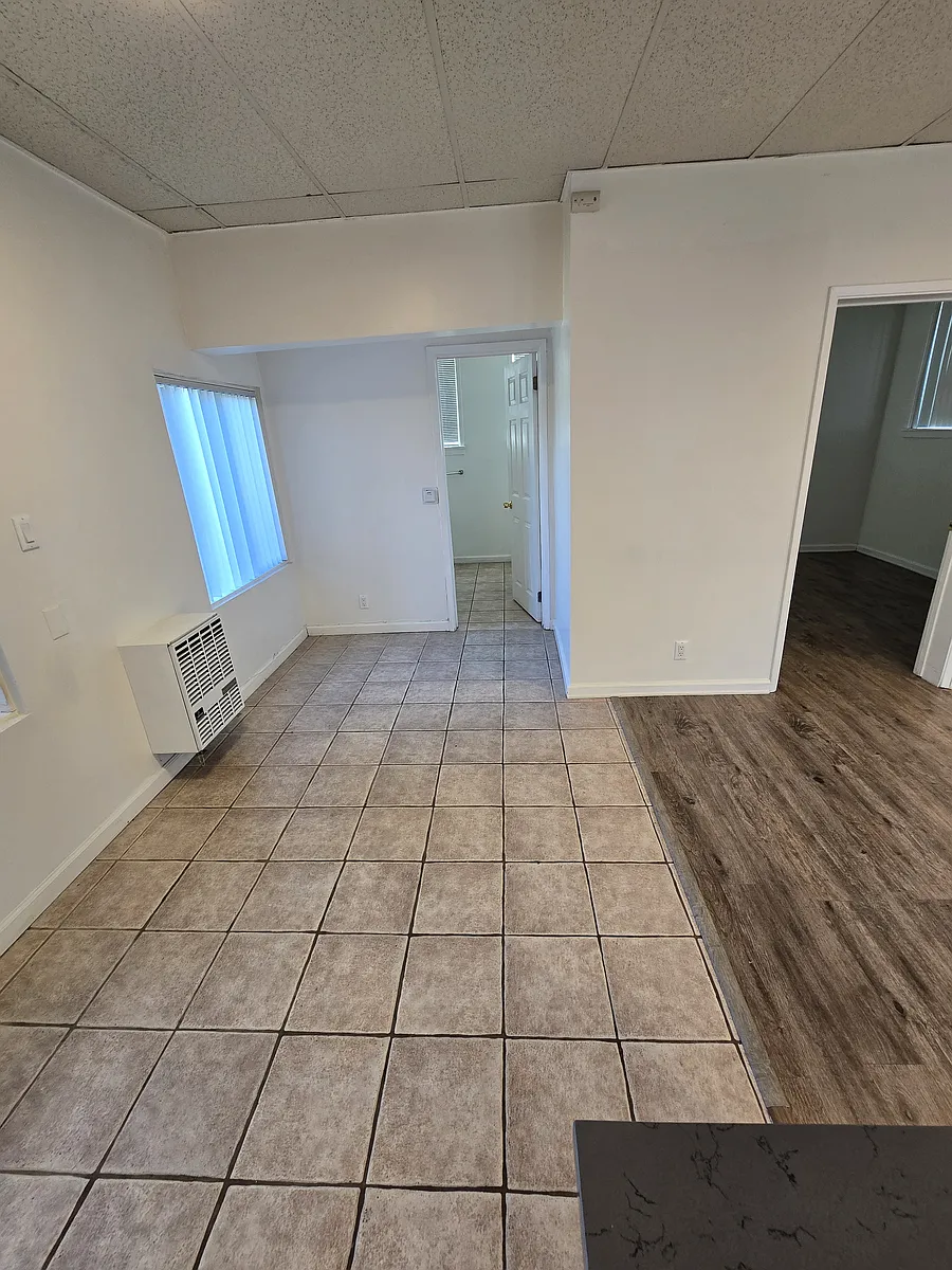 Building Photo - 1138 N Parish Pl #101