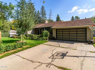 2403 Chestnut St, Grand Forks, ND 58201