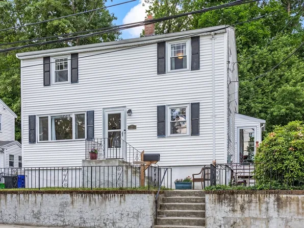 717 Beechmont St, Hyde Park, MA 02136