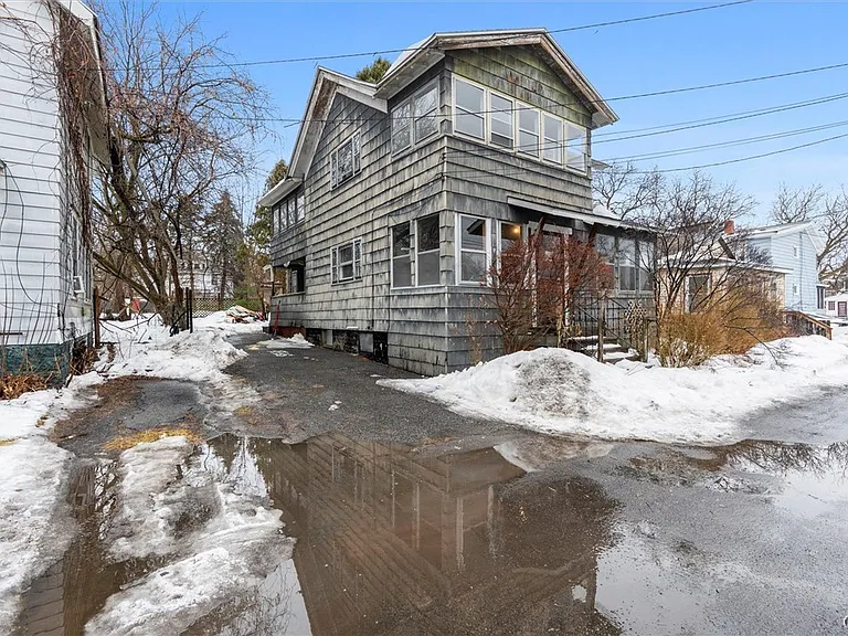 104 Kincaid Ave — Photo 2