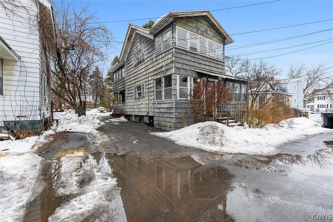 Building Photo - 104 Kincaid Ave
