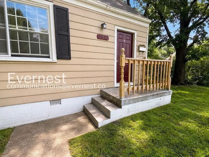 3 bed, 1.5 bath, 1102 sqft, $1,545 — Photo 2