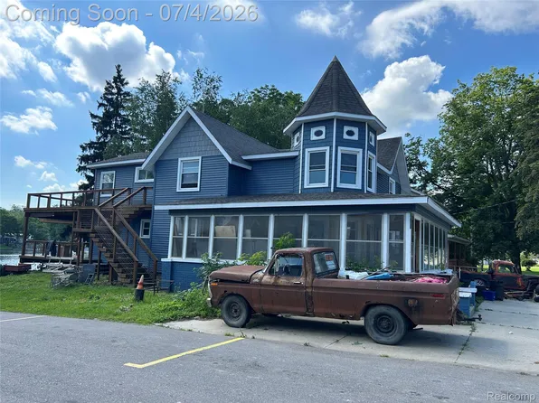 16185 Seymour Rd, Linden, MI 48451