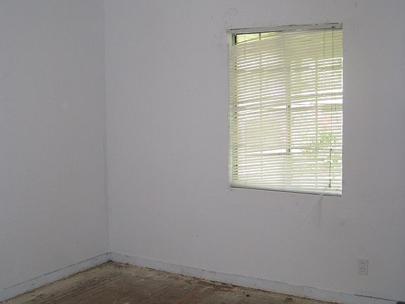 5th image of 2641 23rd Ave