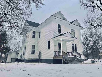 204 E Broad Ave, Flandreau, SD, 57028