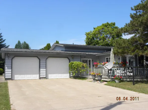 18 Fairway Dr, Kincheloe, MI 49788