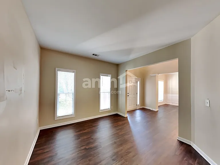 211 Sawtooth Ct — Photo 3