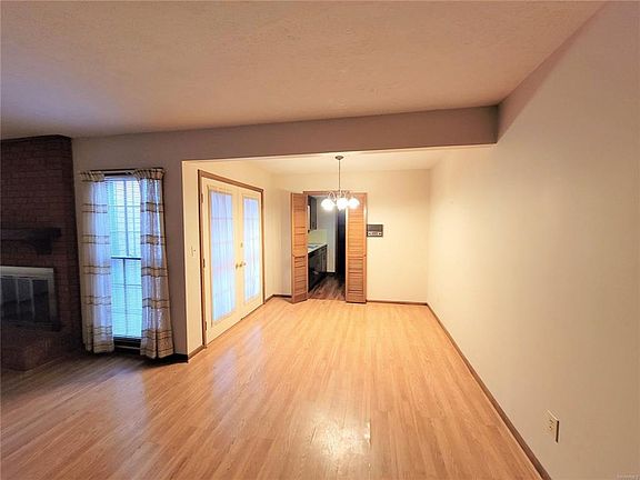 4th image of 4046 Camellia Dr #1
