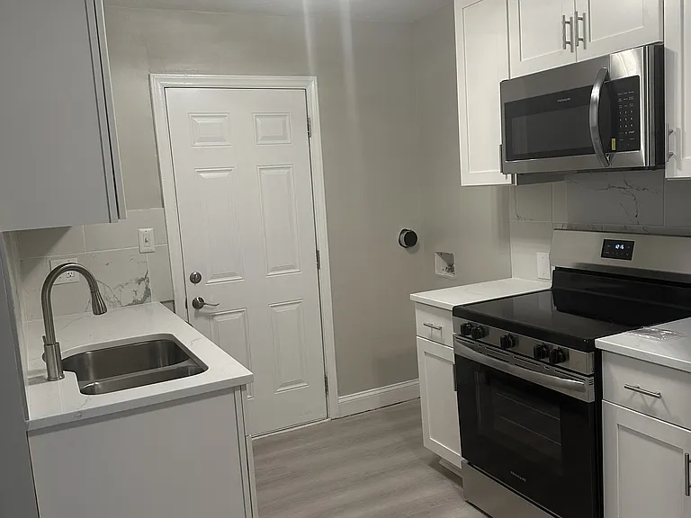 2443 Julia Ave #B — Photo 5