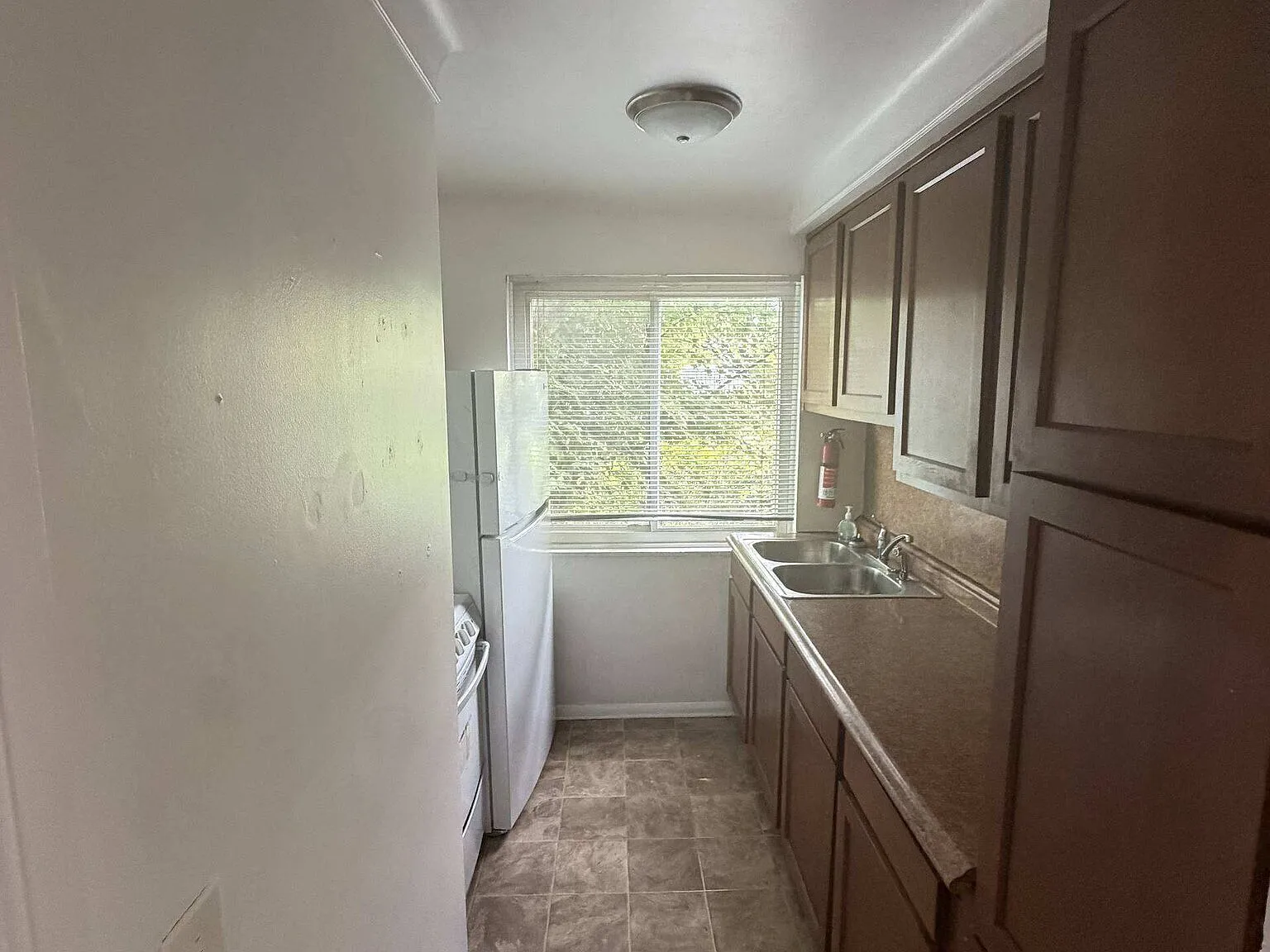 Cozy 2 Bed / 1 Bath Apartment Move-In Ready! — Photo 3