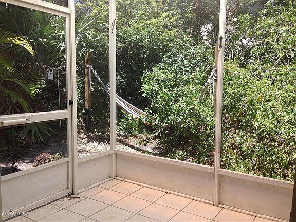 2nd image of 814 Mimosa Pl #0
