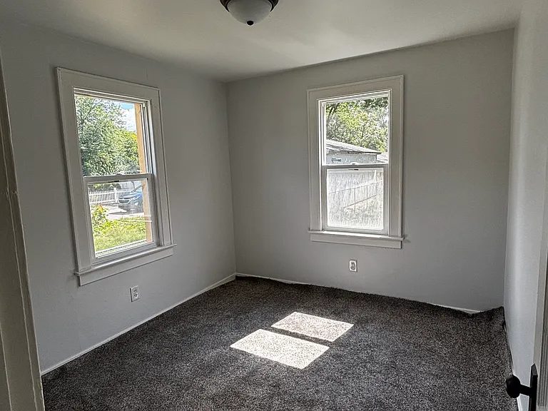 242 Abbie St SE — Photo 5