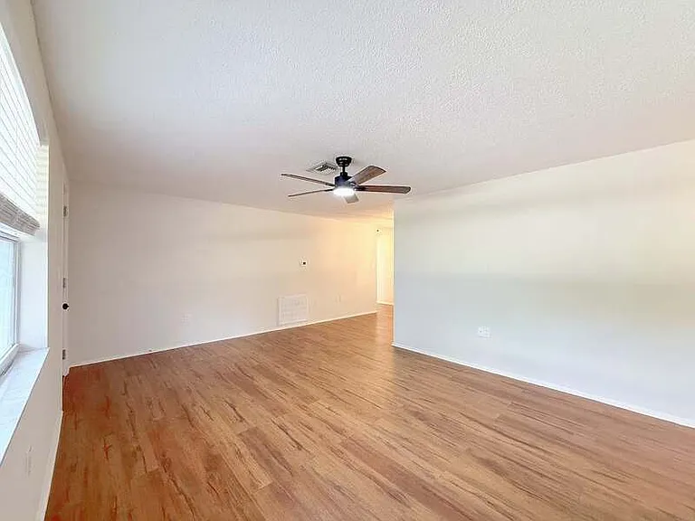 15839 Villa Dr — Photo 18