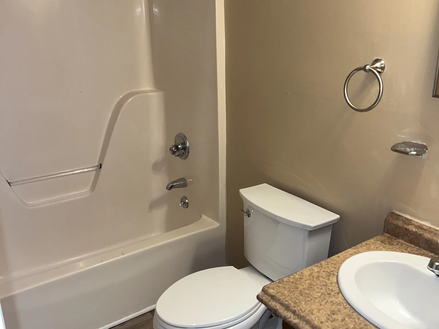 Nottingham Apartments — Photo 4