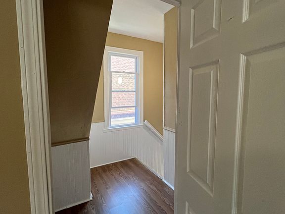 4th image of 208 Weimar St Unit 2