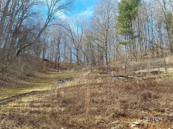 103 Barn Rd, Burnsville, NC 28714