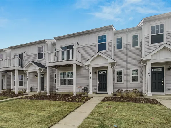 165 Kingsport Dr, South Elgin, IL 60177