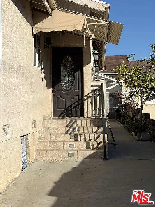3 bed, 2.0 bath, 1380 sqft, $4,200 — Photo 4