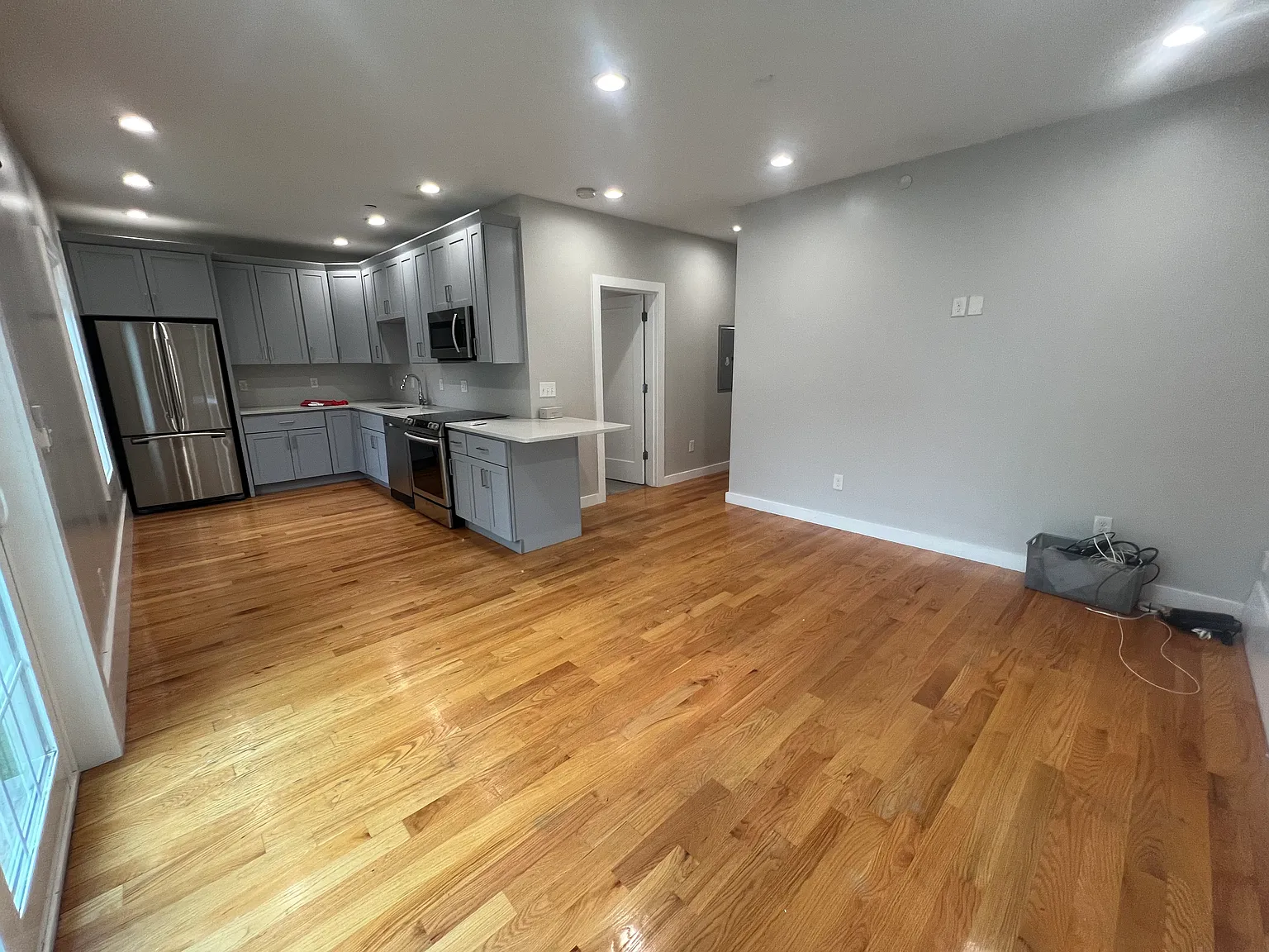 5 bed, 1700 sqft, $5,000 — Photo 1