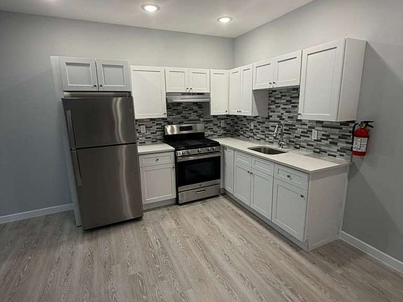 4th image of 127 16th Ave #308