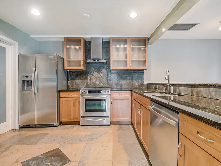 1025 Wentworth Ct — Photo 13
