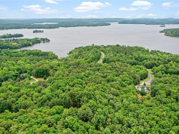 137 Channel Ct Unit 155, New London, NC 28127