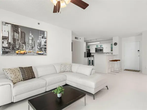 19555 E Country Club Dr, Aventura, FL