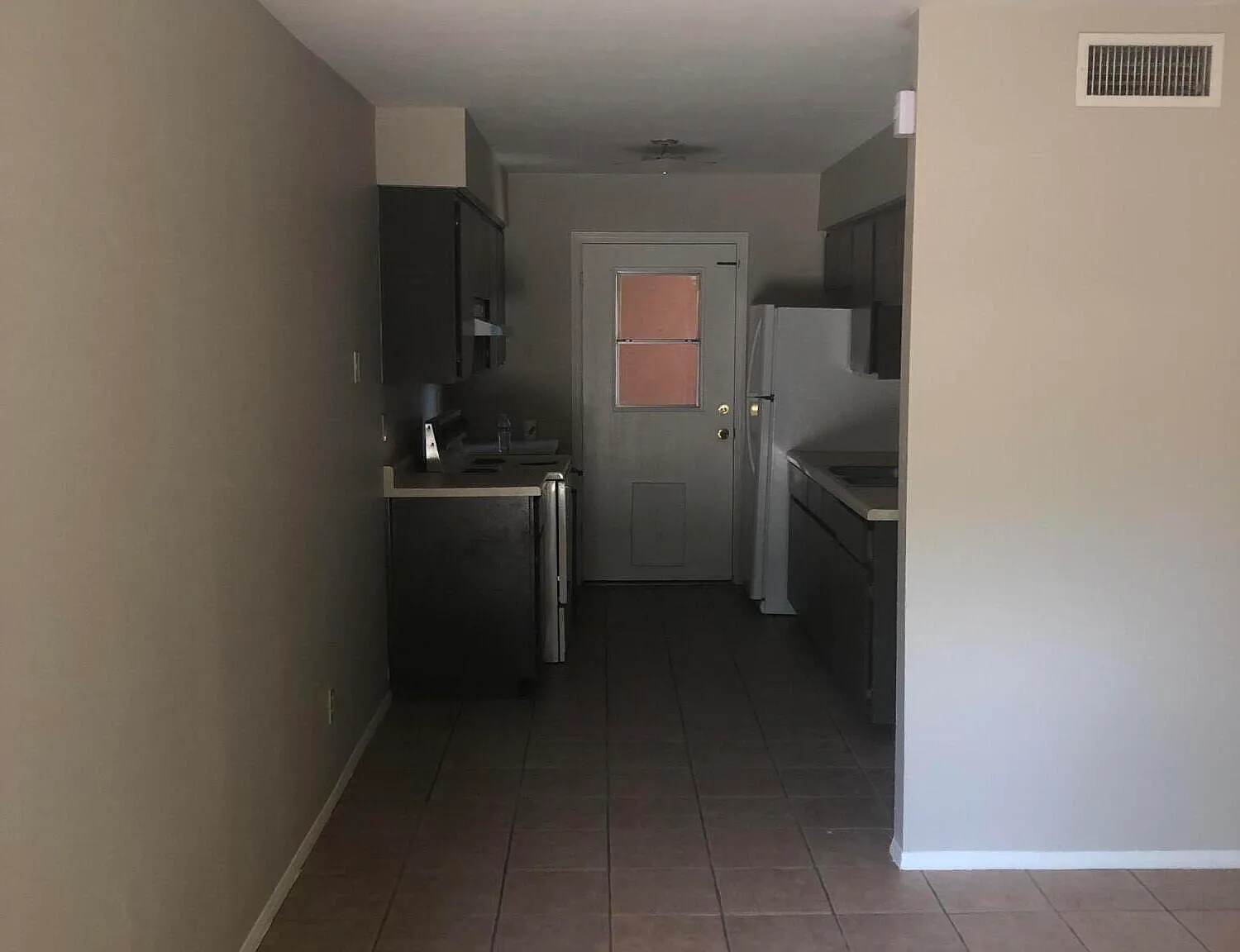 2 bed, 1.0 bath, 850 sqft, $1,195 — Photo 3