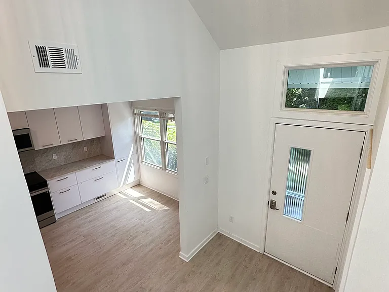 50 Hubbard Ln #7 — Photo 5