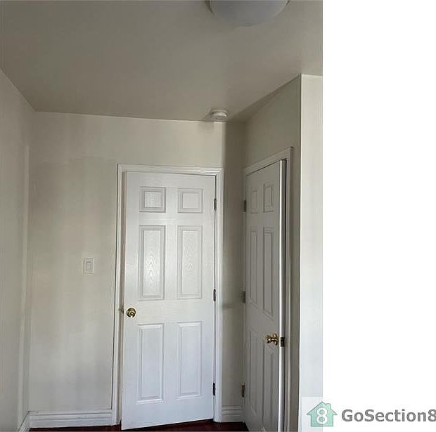 1st image of 944 W 79th St