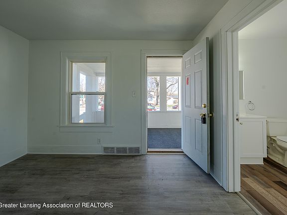 3rd image of 2326 S Pennsylvania Ave
