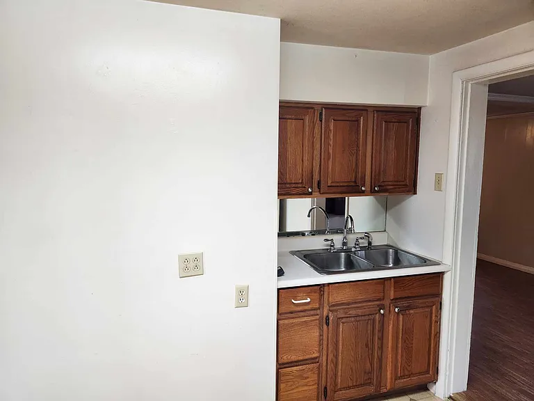 220 Evans Ave — Photo 4