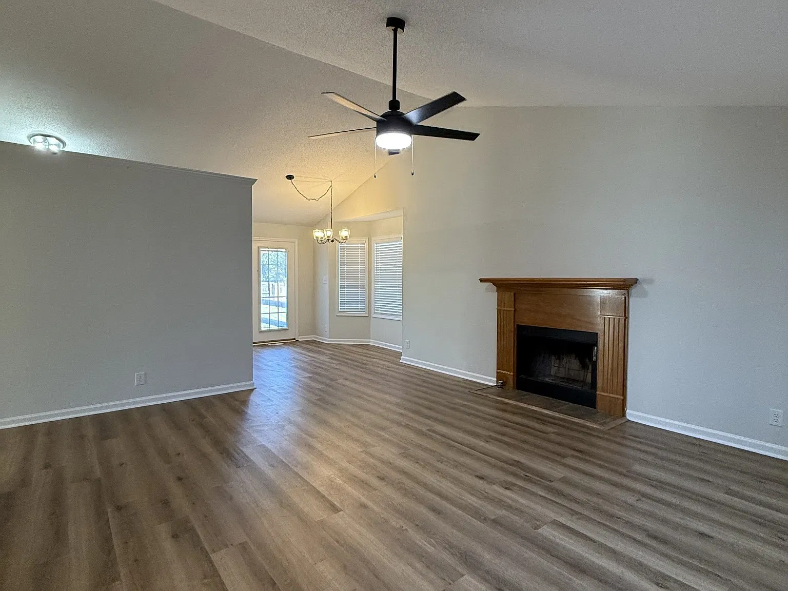 3 bed, 1442 sqft, $1,950 — Photo 3