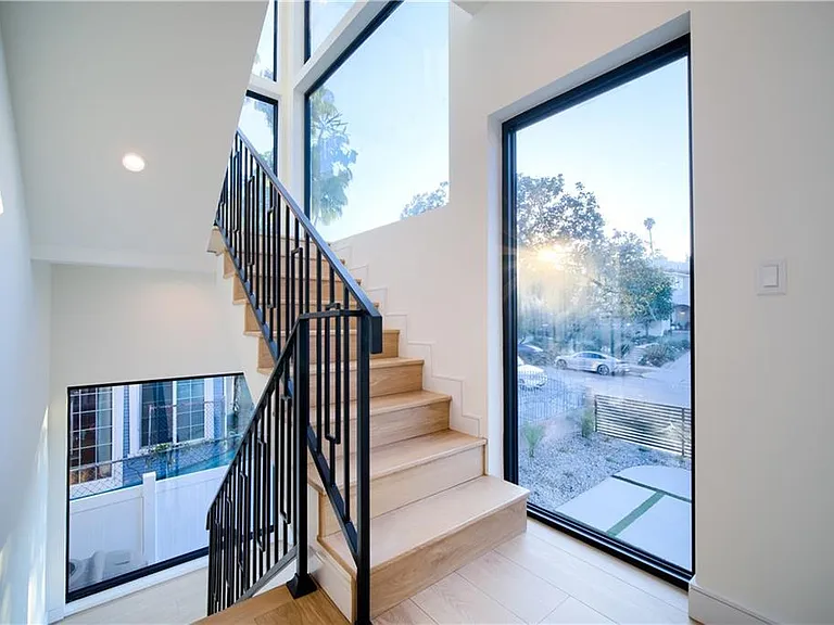 616 N Mariposa Ave — Photo 19