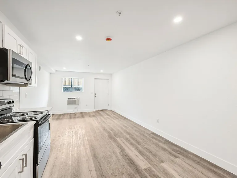 11800 E Colfax — Photo 14