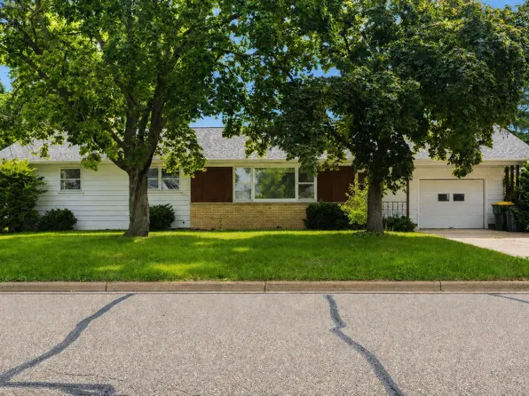 50 6th St, Prairie Du Sac, WI 53578