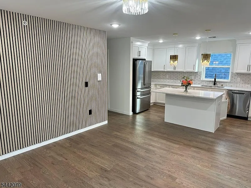 3 bed, 2.0 bath, 1312 sqft, $3,400 — Photo 4