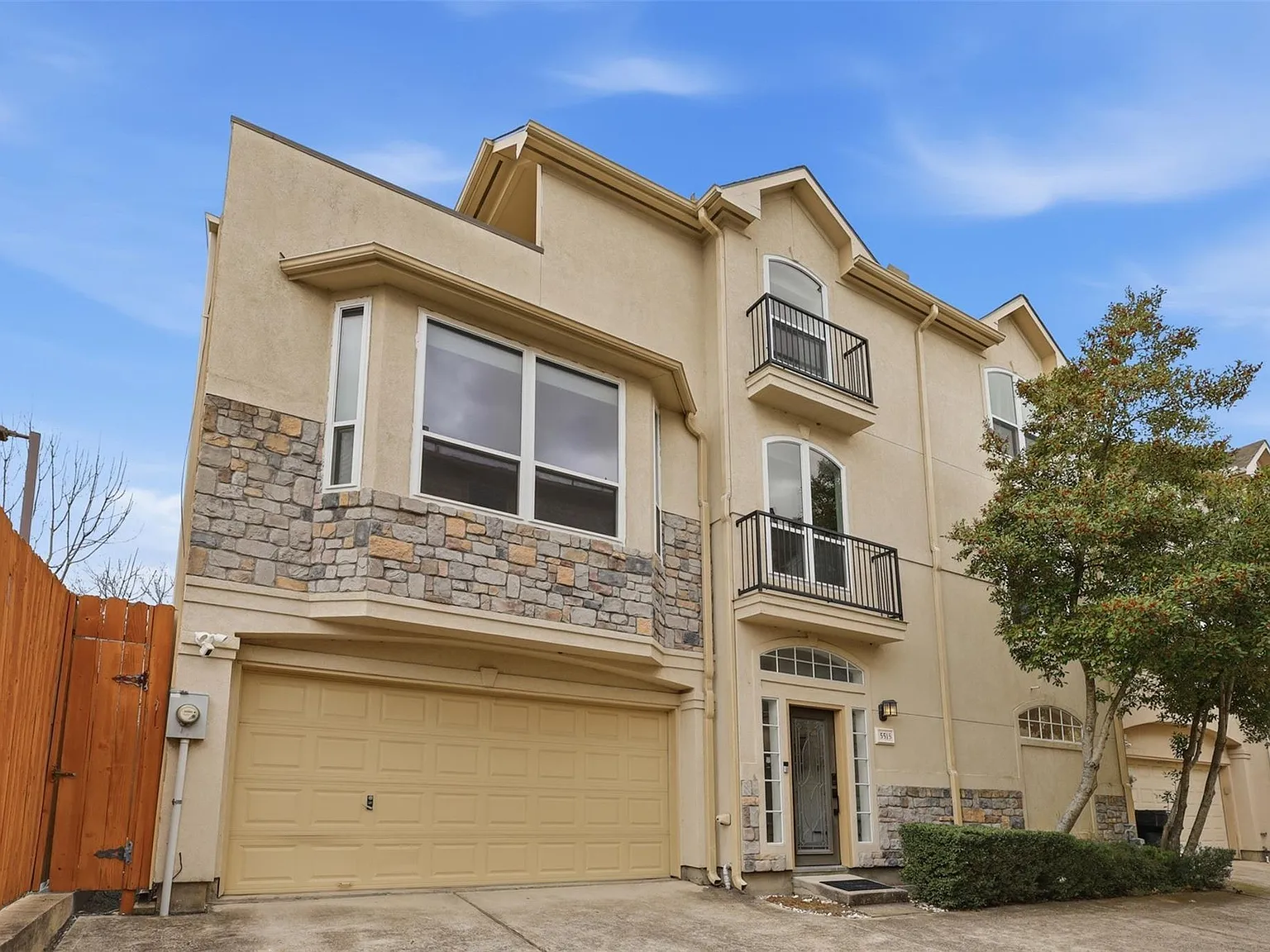 3 bed, 3.5 bath, 2504 sqft, $3,950 — Photo 3