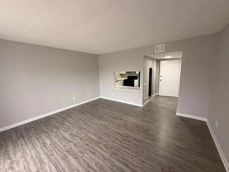 2082 Fairmont Ct #5 — Photo 8