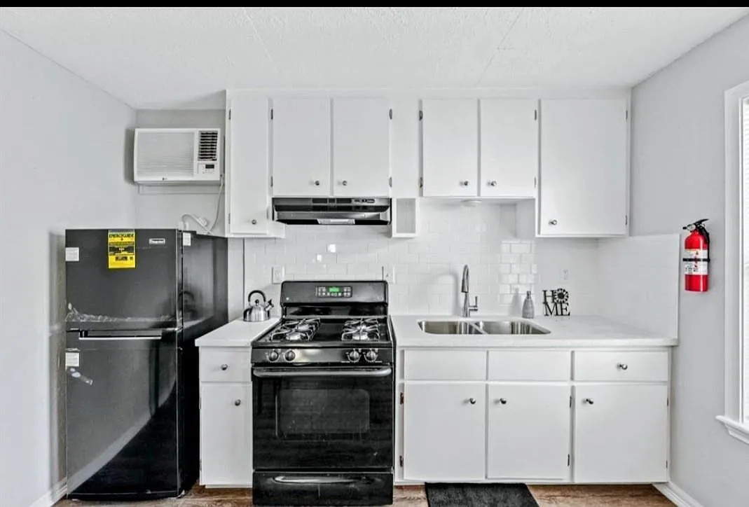 Studio, 1.0 bath, 288 sqft, $795 — Photo 4