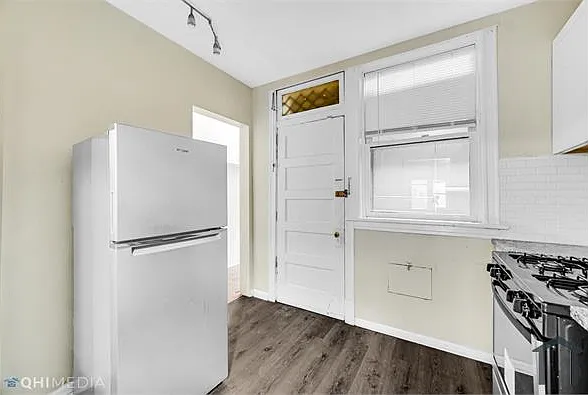 2 bed, 1400 sqft, $1,900 — Photo 4