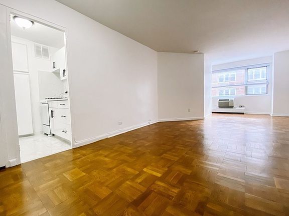 3rd image of 79 W 12th St #5CC